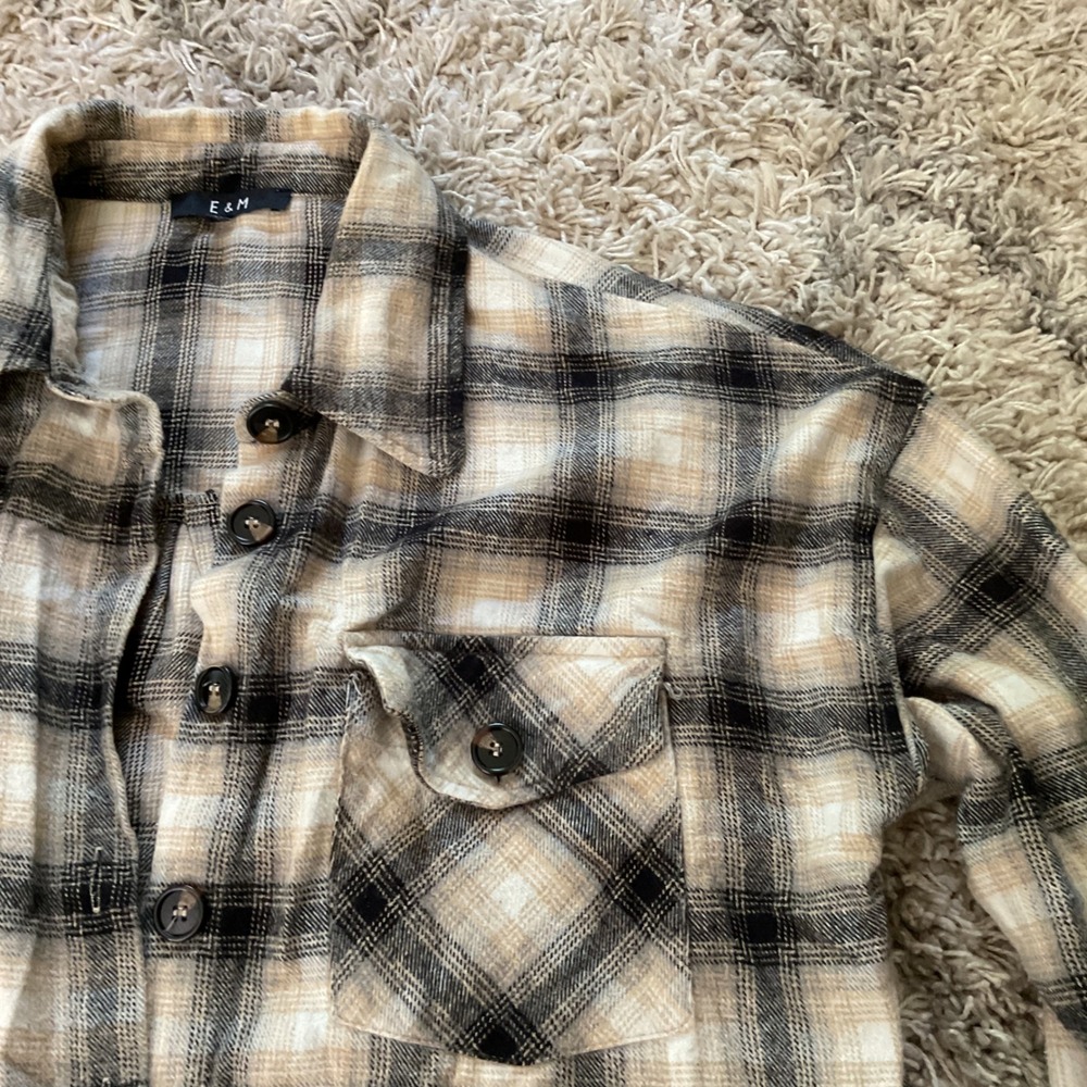 E&M Tan and Black Plaid Button Down Shacket Oversized Flannel Shirt Large - Picture 6 of 13